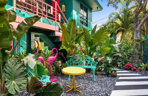 Beverly Heights Apartment | Designer Studio In The Heart Of Las Olas &king Bed