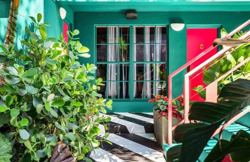 Beverly Heights Apartment | Designer Studio In The Heart Of Las Olas &king Bed