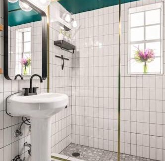 Beverly Heights Apartment | Designer Studio In The Heart Of Las Olas &king Bed