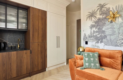 Shepherd's Bush Apartment | Designer Studio with Patio in Trendy W12