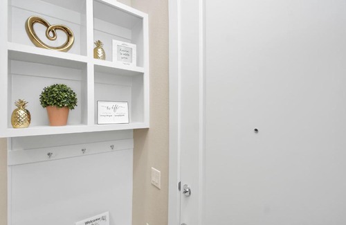 Washington Ave./ Memorial Park Apartment | Designer Suite- Centrally located downtown near Galleria, Midtown, Medical Center, & Art District