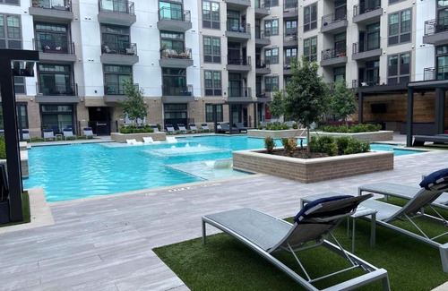 Washington Ave./ Memorial Park Apartment | Designer Suite- Centrally located downtown near Galleria, Midtown, Medical Center, & Art District
