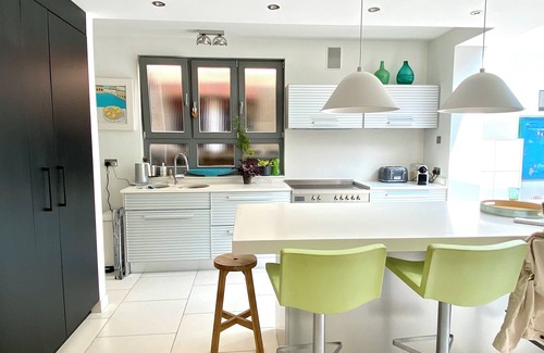 Mortlake House | Designer SW London 4Bed Home, Garden/Parking, close to Nature & Central London