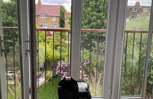 Mortlake House | Designer SW London 4Bed Home, Garden/Parking, close to Nature & Central London