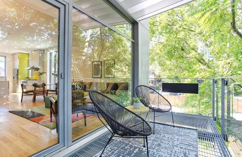 Riverside House | Designer Townhome | Downtown Toronto Views!