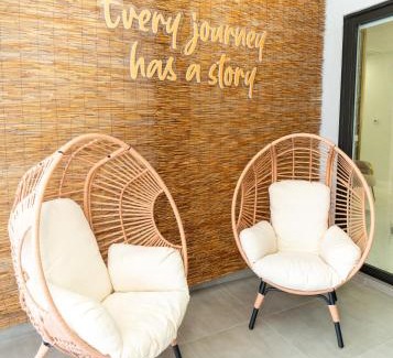 Mariner House | Designer Villa with Heated Pool, BBQ, Firepit, Ideal for Families & Groups