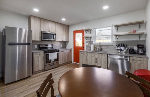 North Austin Civic Association House | DesignerHome|Business/Family|1 Acre|Near Domain/Q2
