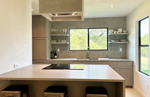 Austin House | Designer’s modern nature retreat in West Austin’s prestigious Eanes ISD