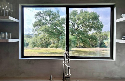 Austin House | Designer’s modern nature retreat in West Austin’s prestigious Eanes ISD