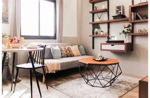Antipolo Apartment | Designers’ Suite, Antipolo, Netflix, WiFi, Parking