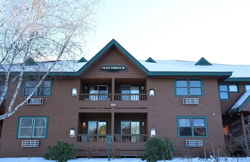North Woodstock Condo | Desirable Deer Park Unit across from Rec. Center and Outdoor Swimming Pond! (DP166D)