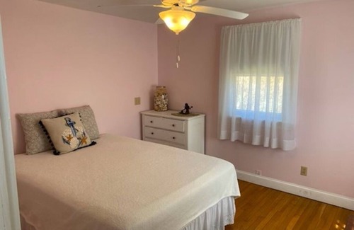 Snug Harbor House | Desirable Snug Harbor location walking distance to beach & restaurants!