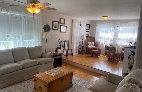 Snug Harbor House | Desirable Snug Harbor location walking distance to beach & restaurants!
