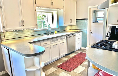 South Redlands House | Desirable South Redlands Spacious Home with Pool!