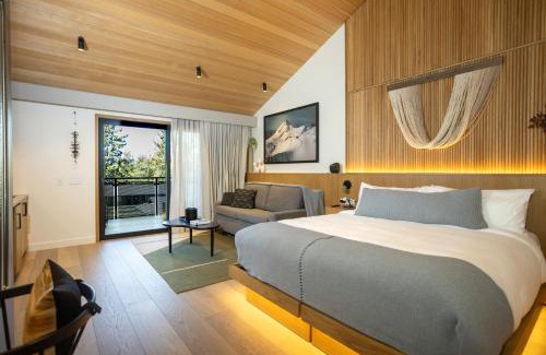 Lakeside Park Hotel | Desolation Hotel