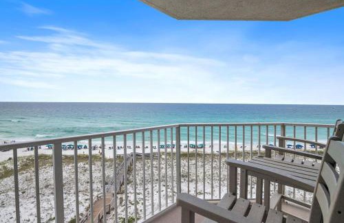Holiday Isle House | Destin on the Gulf 707 is a 2 bed 2 bath beachfront condo