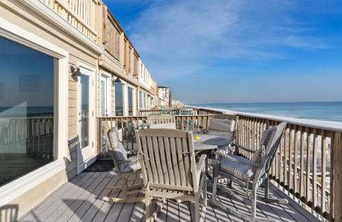 Fort Walton Beach - Destin Apartment | Destiny on the Sand by AvantStay Direct Beach Access Bbq on Large Ocean Facing Patio