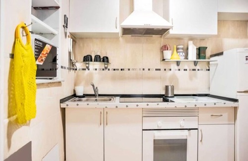 San Sebastian de los Reyes Ski Chalet | DETACHED HOUSE 6 BED. 2 BATHROOMS WELL CONNECTED TO AIRPORT AND MADRID CENTER