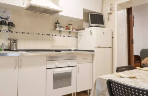 San Sebastian de los Reyes Ski Chalet | DETACHED HOUSE 6 BED. 2 BATHROOMS WELL CONNECTED TO AIRPORT AND MADRID CENTER