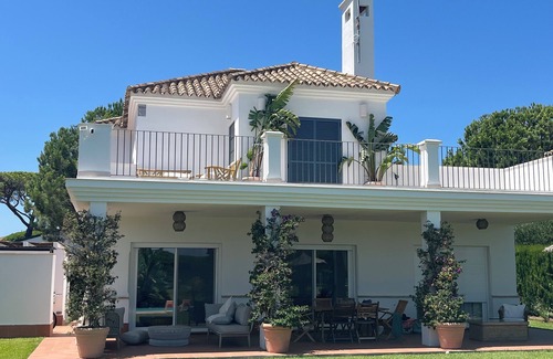 Chiclana de la Frontera Ski Chalet | Detached villa with spectacular pool and incredible golf views.