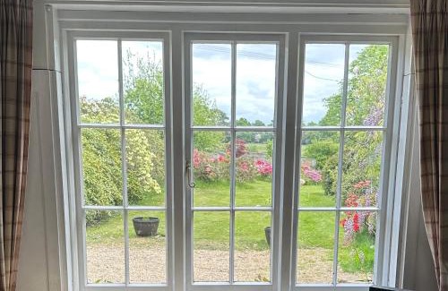 Staplefield House | Detach Sandstone Cottage, Sleeps 6, 2 x King Size, 2 x Singles