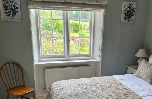 Staplefield House | Detach Sandstone Cottage, Sleeps 6, 2 x King Size, 2 x Singles