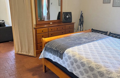 Sam Hughes House | Detached 1BR Guest House, near UA, private patio and 2-person jacuzzi.