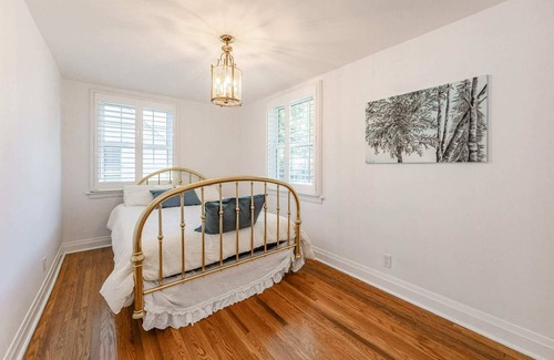 Burlington House | Detached 3 Bedroom Luxury home in Burlington