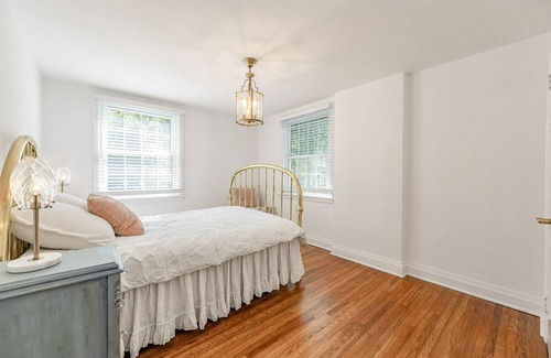 Burlington House | Detached 3 Bedroom Luxury home in Burlington