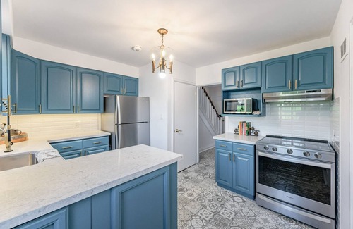 Burlington House | Detached 3 Bedroom Luxury home in Burlington