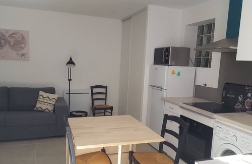 Mandelieu-La-Napoule Apartment | Detached 30 m2 T2 apartment in villa with swimming pool