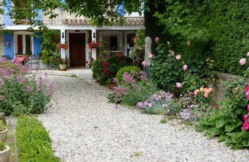 Savasse Apartment | Detached 3-star gîte in Provencal house.