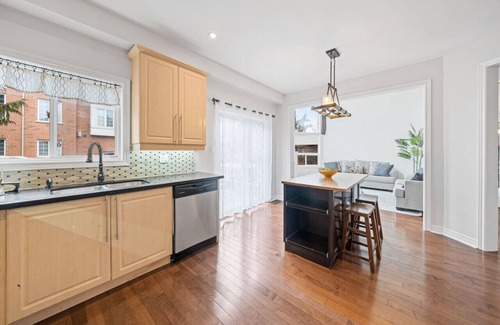 Richmond Hill House | Detached 4 bedrooms house with hot tub