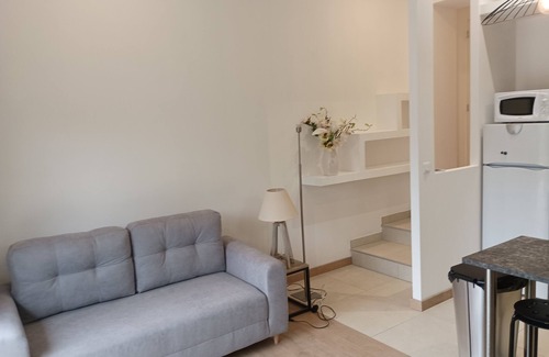Lodeve House | Detached apartment house, located on the authors of Lodève.
