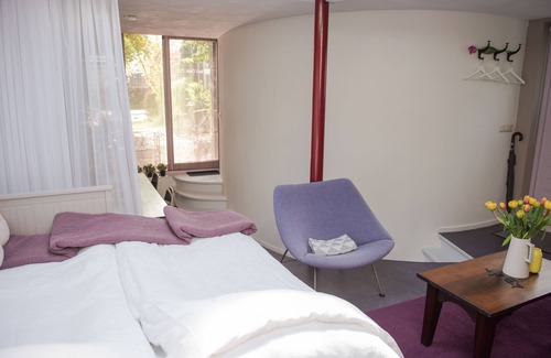 Oranjebuurt Apartment | Detached apartment + parking space next to large park and city center of Groningen