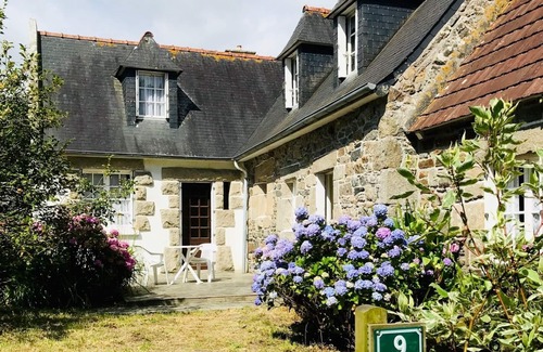 Rospez House | Detached Breton house 6 Pers quiet, garden, near Cote de Granit Rose