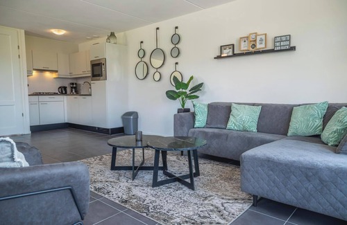 West-Graftdijk House | Detached bungalow with 3 bedrooms with box spring beds