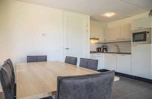 West-Graftdijk House | Detached bungalow with 3 bedrooms with box spring beds