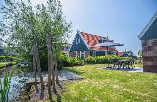 West-Graftdijk House | Detached bungalow with 3 bedrooms and a infrared sauna