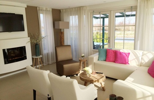 West-Graftdijk House | Detached bungalow with 5 bedrooms, sunshower and traditional sauna