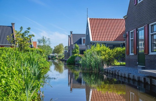 West-Graftdijk House | Detached bungalow with a patio with garden furniture and a private parking space