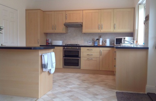 Beverley House | Detached Bungalow central Beverley great location with parking