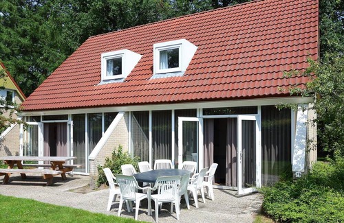 Vlagtwedde Cottage | Detached bungalow for 12 persons