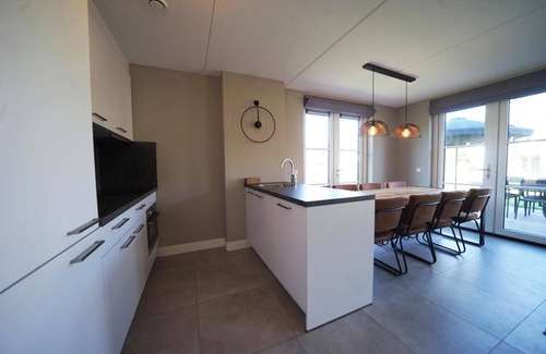 Lochem House | Detached bungalow on the water with 4 bedrooms