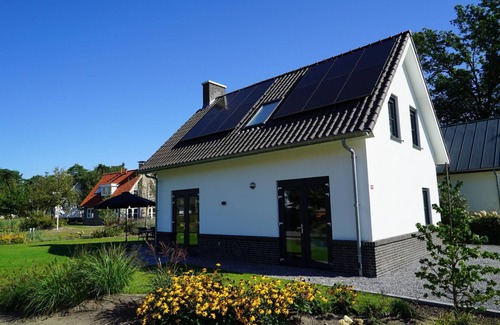 Lochem House | Detached bungalow on the water with 4 bedrooms