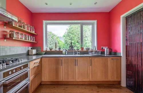 Totnes House | Detached Bungalow With Awesome Views, Totnes