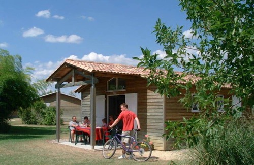 Castelmoron-sur-Lot House | Detached chalet with dishwasher, on the banks of the Lot