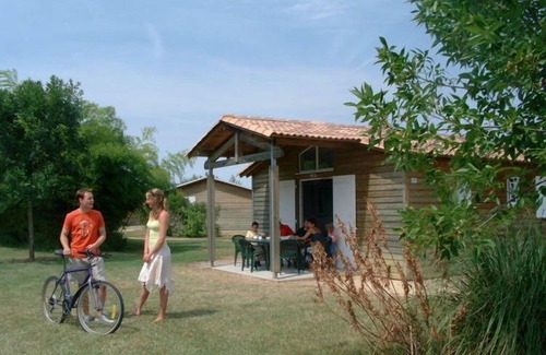 Castelmoron-sur-Lot House | Detached chalet with dishwasher, on the banks of the Lot