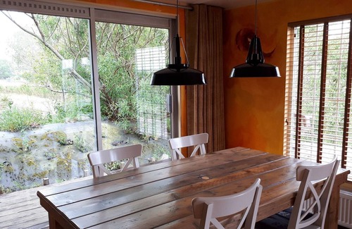 Hensbroek Ski Chalet | Detached chalet with beautiful terrace, near Alkmaar