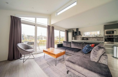 Linden House | Detached chalet with three bedrooms, one bathroom and a separate toilet